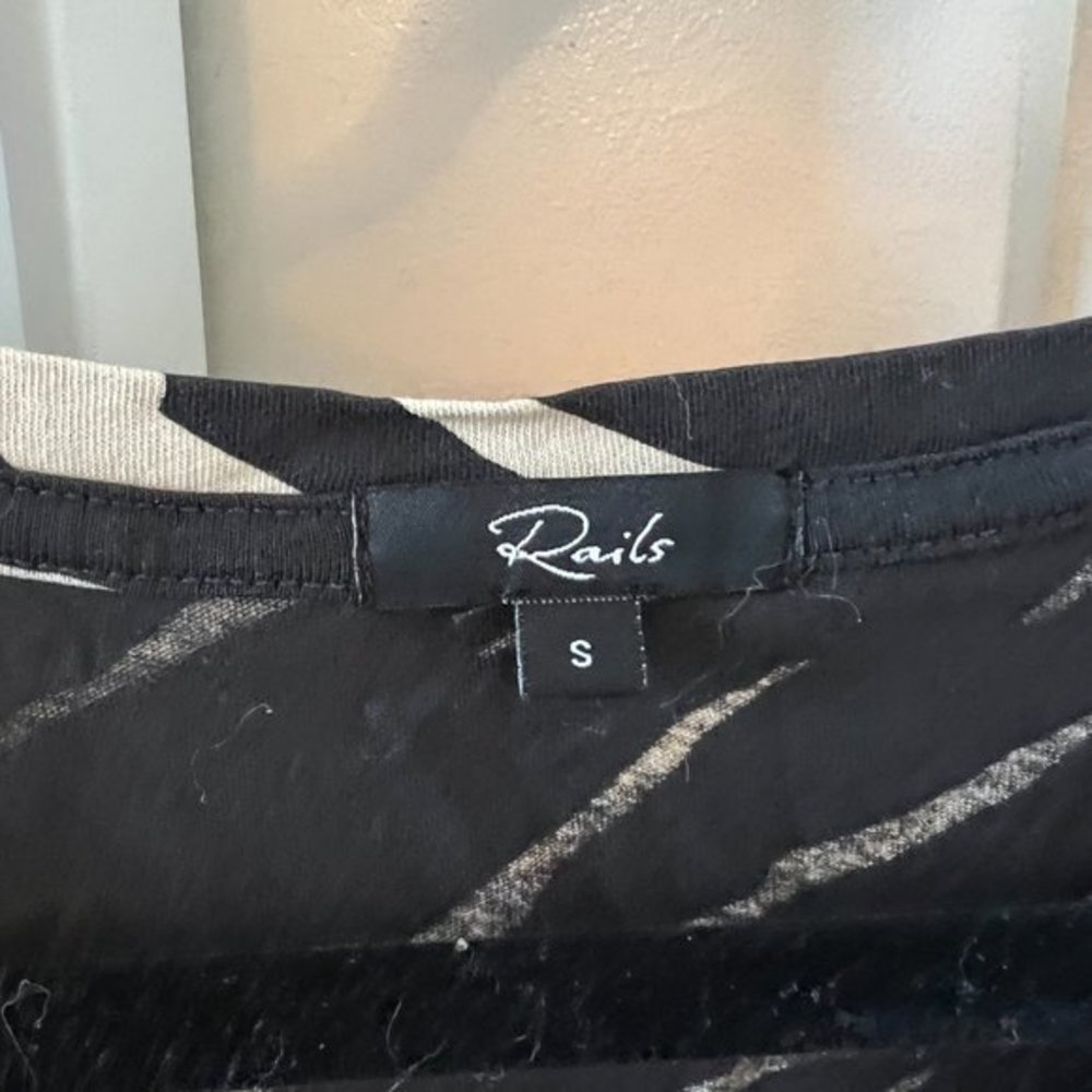 Rails‎ size small zebra print t shirt - Picture 3 of 4